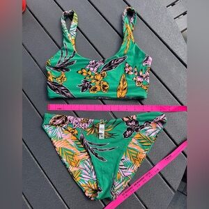 NWOT Maaji reversible Green Bikini with Floral Patterns size Large